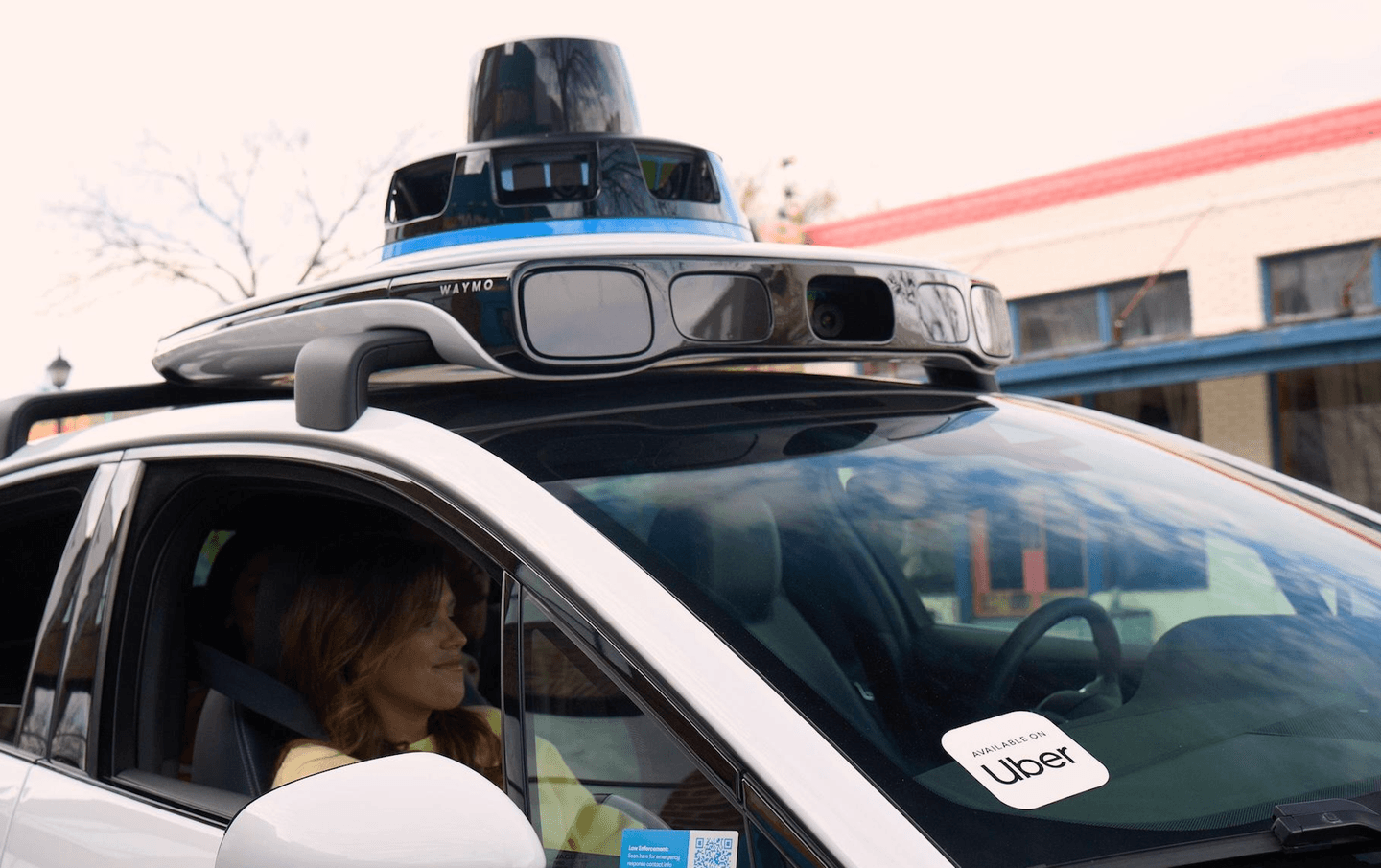 véhicules autonomes Waymo Uber